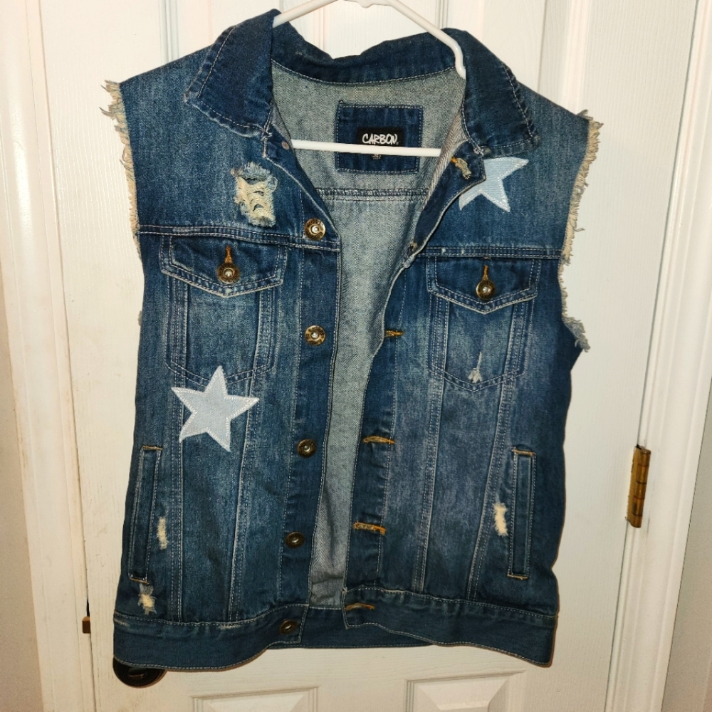Carbon cut sleevless denim vest! Super cute. Size small